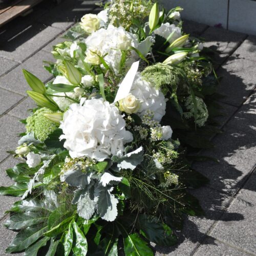 Gerbe pour un deuil de couleur blanche