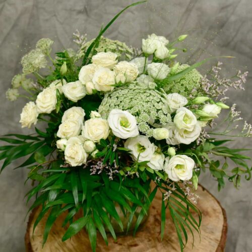 Bouquet rond  de fleurs blanches