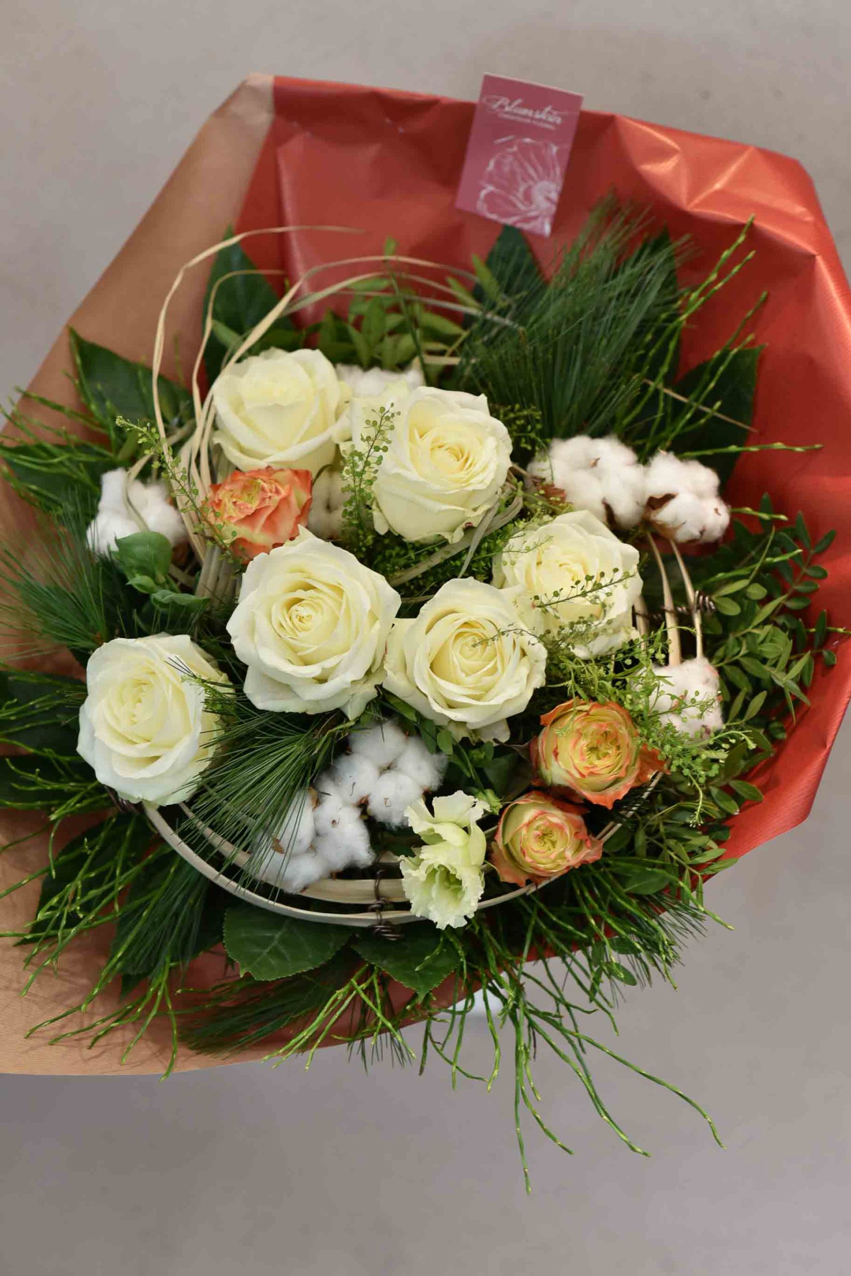 Bouquet de roses blanche et des fleurs de Coton – Image 3