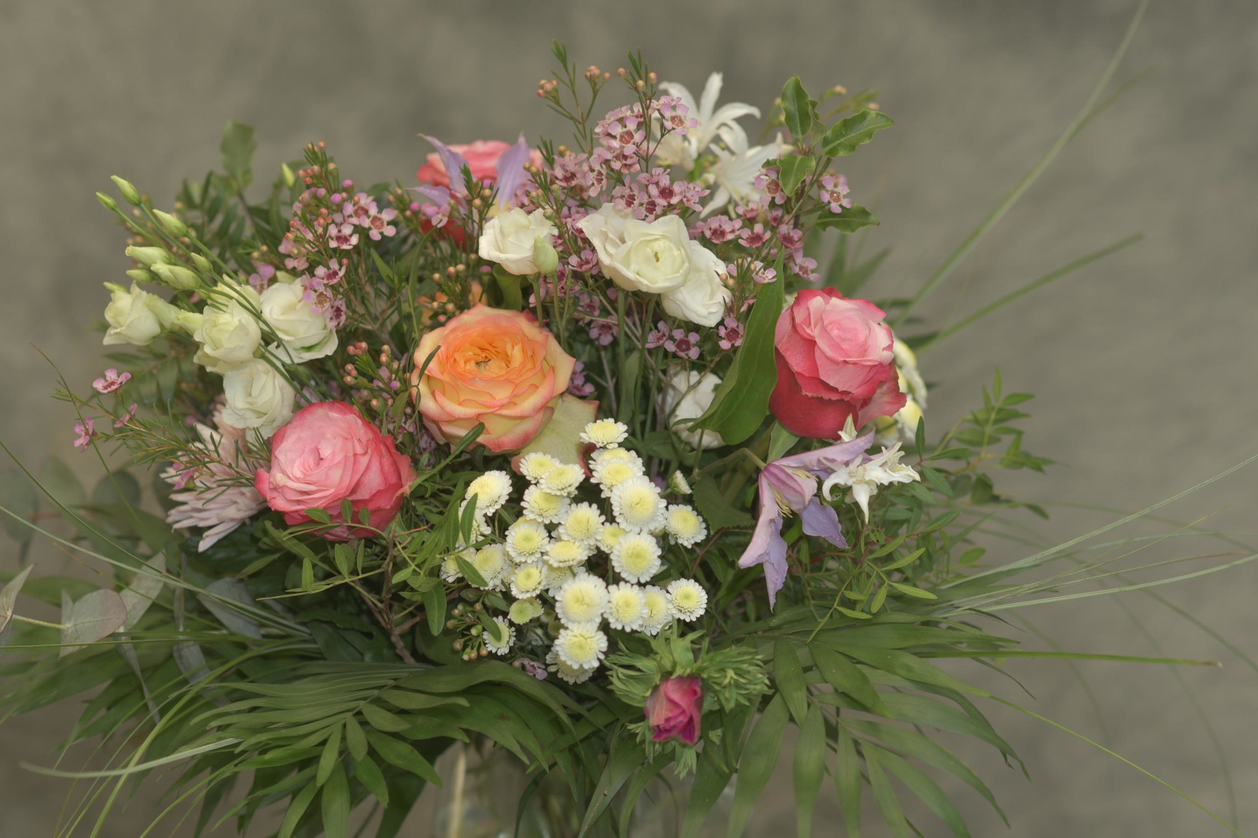 Bouquet rond de fleurs rose doux – Image 4