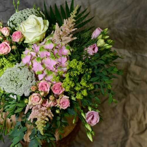 Le bouquet comme dans un jardin de couleur douce_