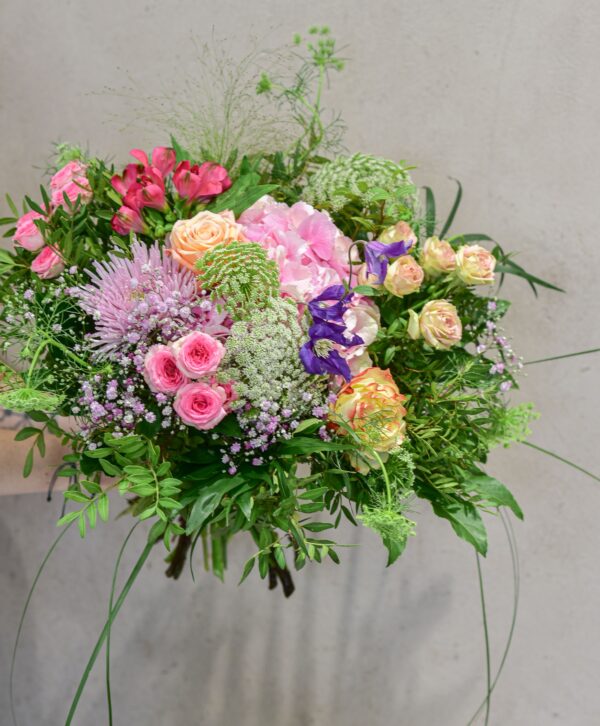 Bouquet rond de couleur rose tendre_-2