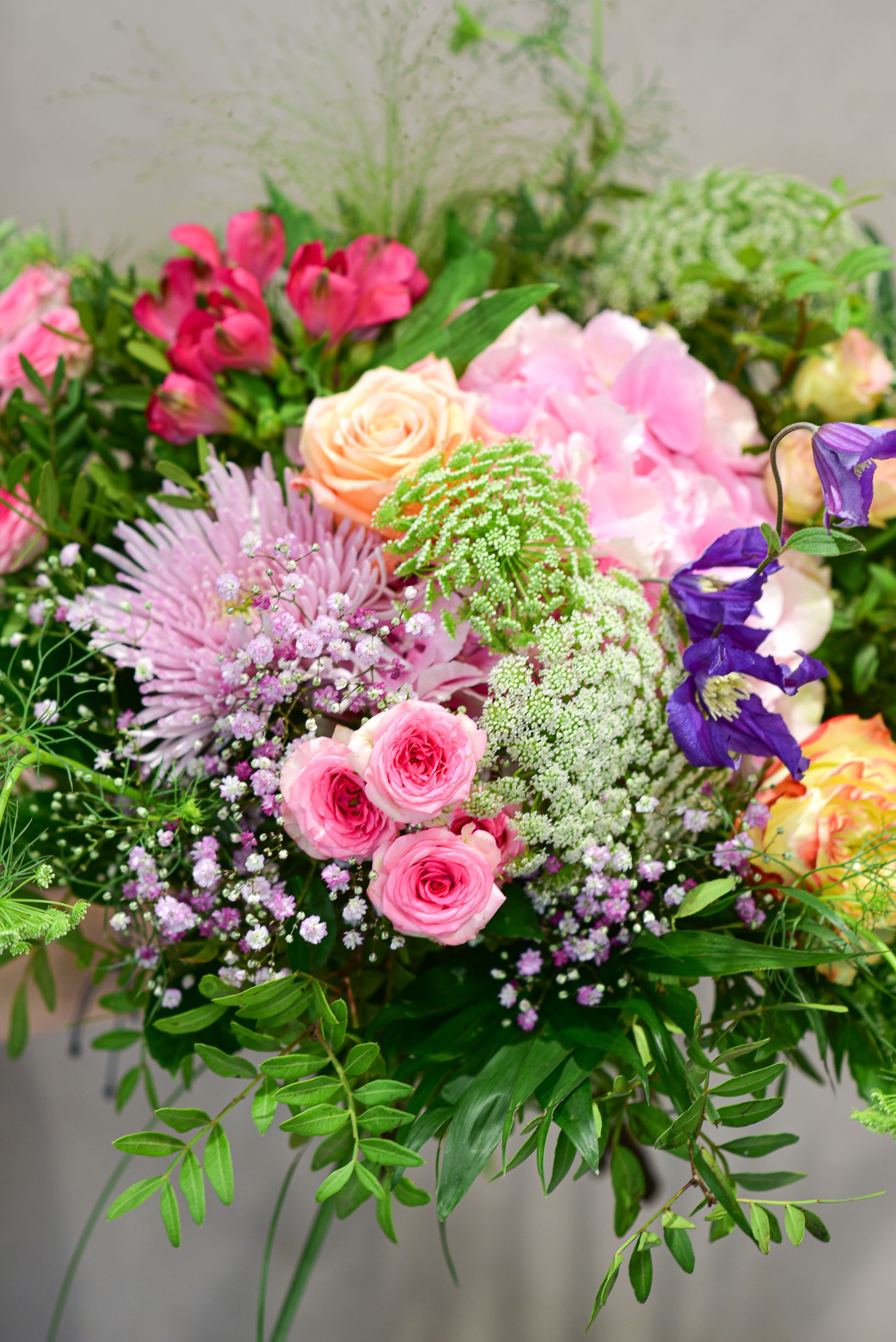 Bouquet rond de fleurs rose doux – Image 10
