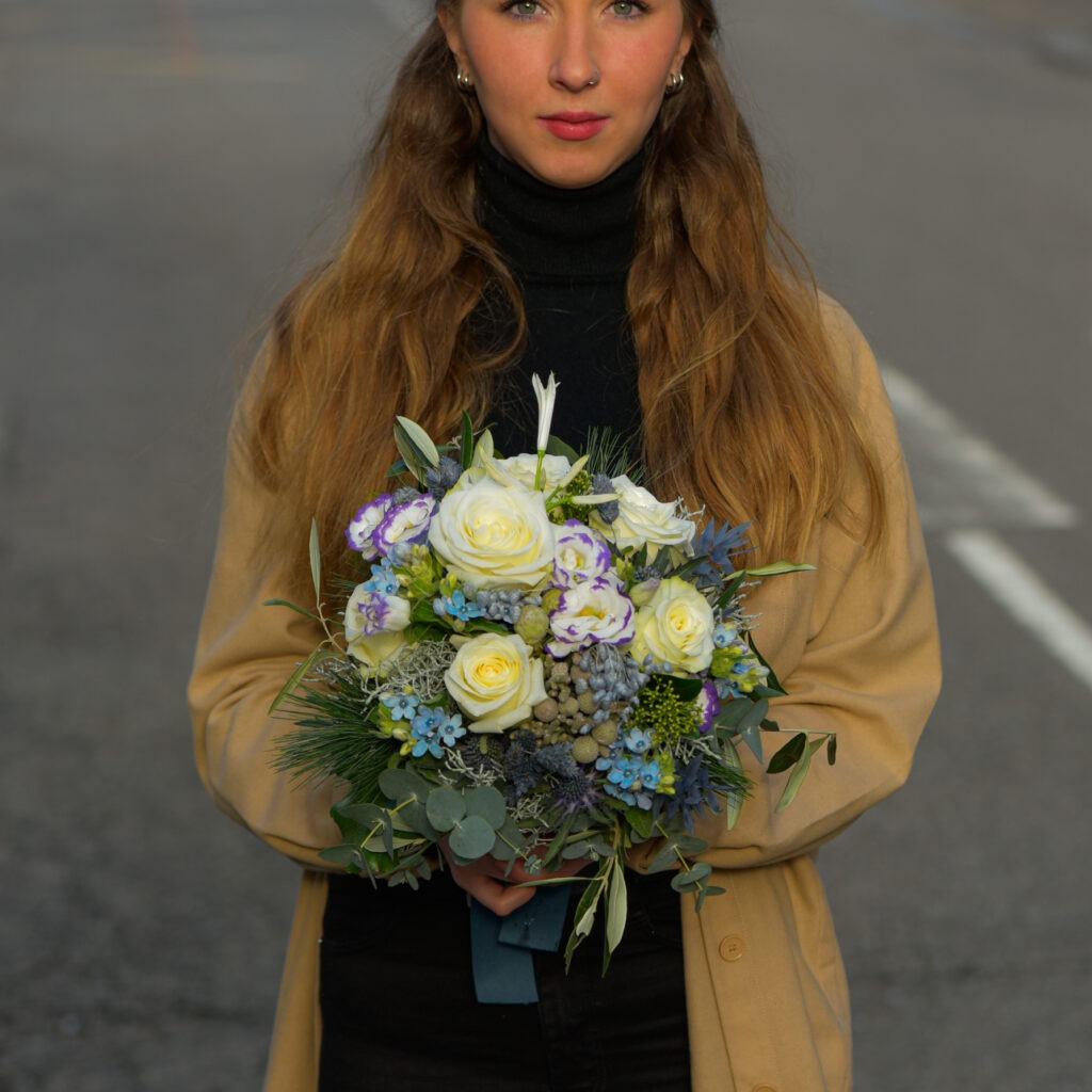 Bouquet de marié de blanc et bleu _