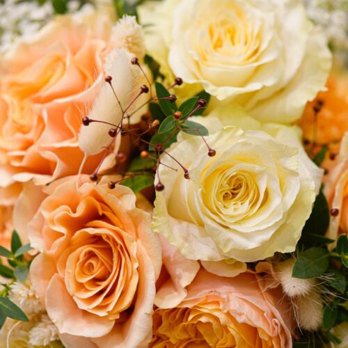 bouquet de marié de rose sable et blanche_-2
