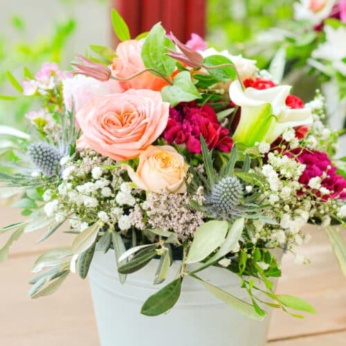 Un Arrangement de fleurs riche en couleurs selon notre arrivage les couleurs peuvent variées