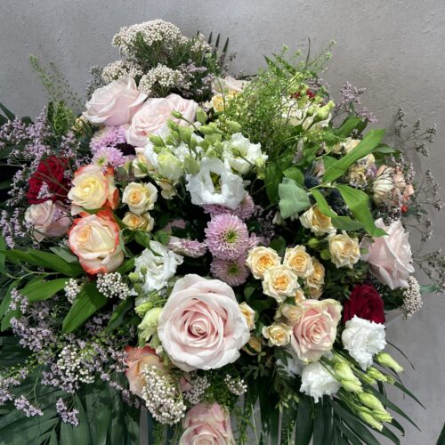 Bouquet géant de fleurs du jardin de ton pastel coloré