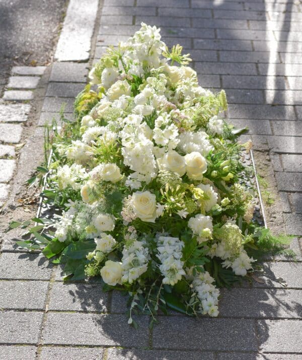 Dessus de cerceuil de fleurs blanche-4