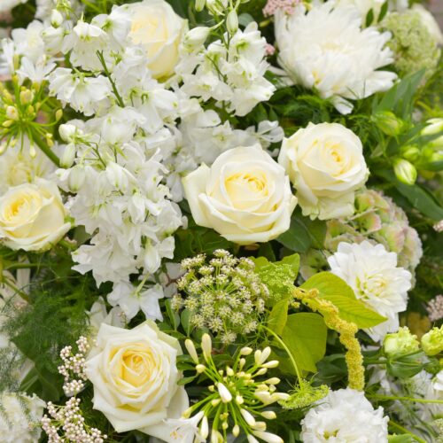 Dessus de cerceuil de fleurs blanche-5