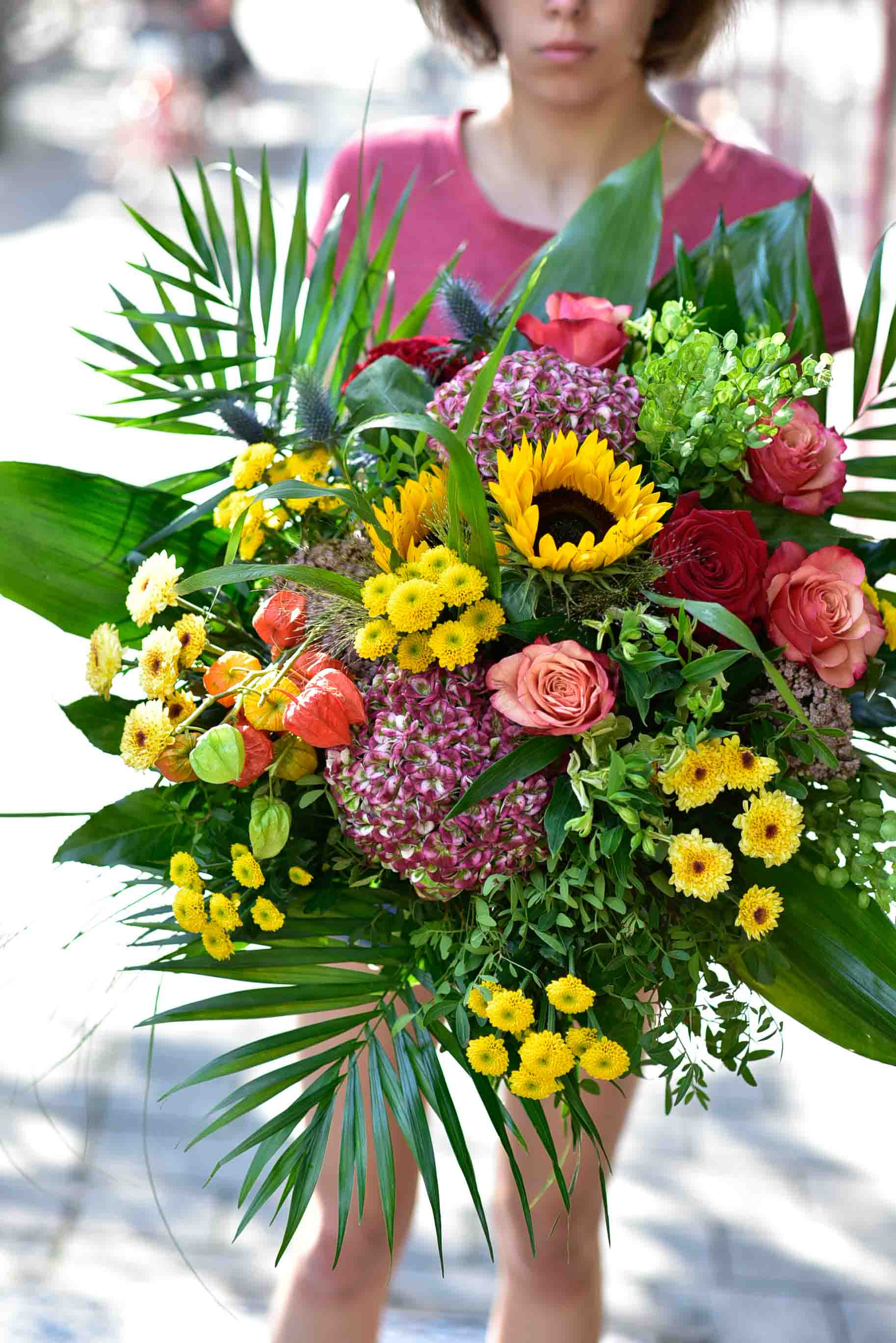 Un bouquet de fleurs colorées.