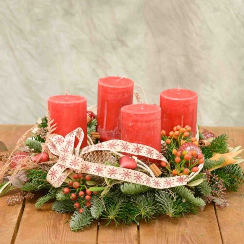 Couronne de l'Avent avec bougies rouges
