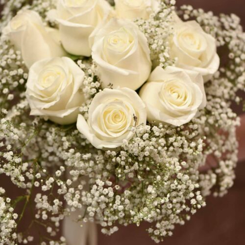 Bouquet de mariée de rose blanche et gypso