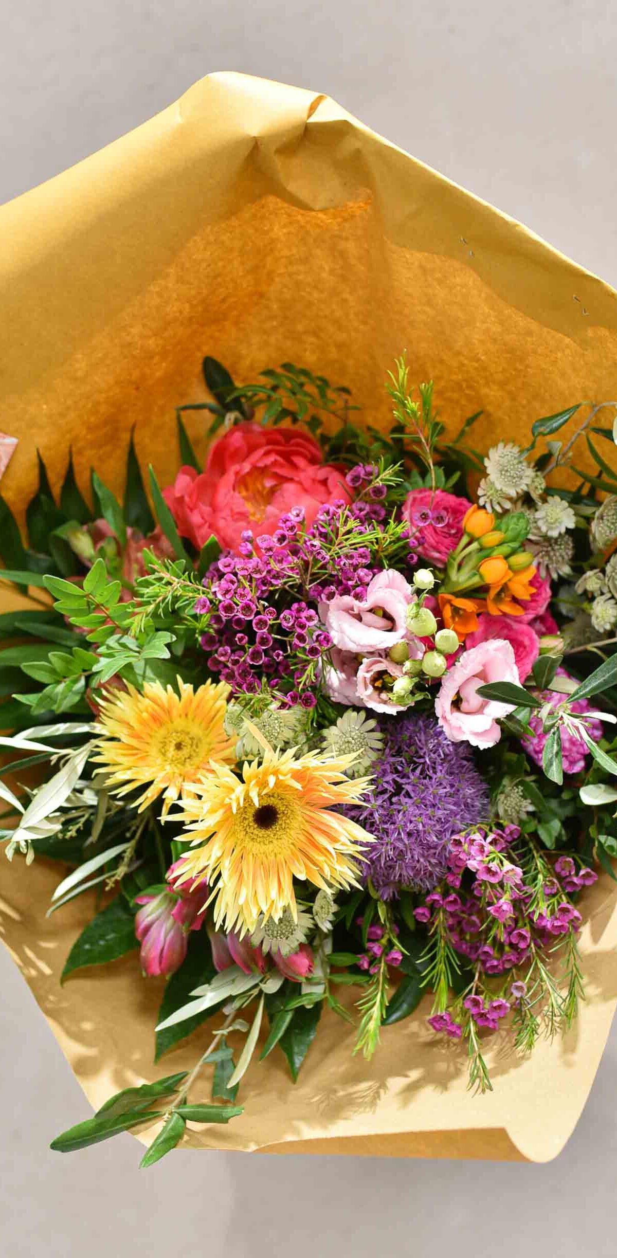 Bouquet rond coloré et pastel selon notre arrivage