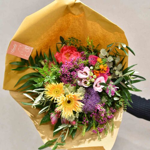 Bouquet rond de coloré ou pastel coloré suivant l'arrivage du fleuriste