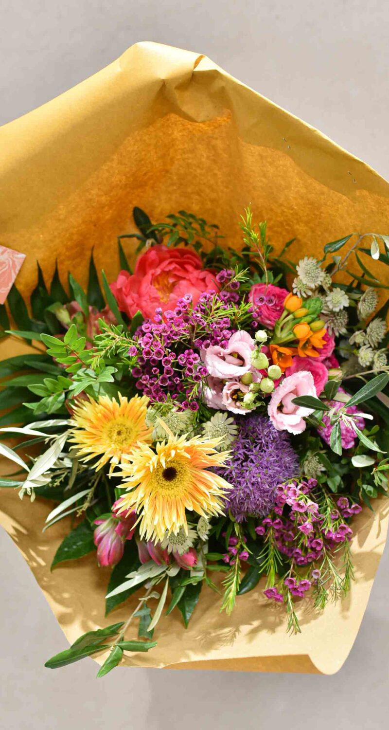 Bouquet rond coloré et pastel selon notre arrivage