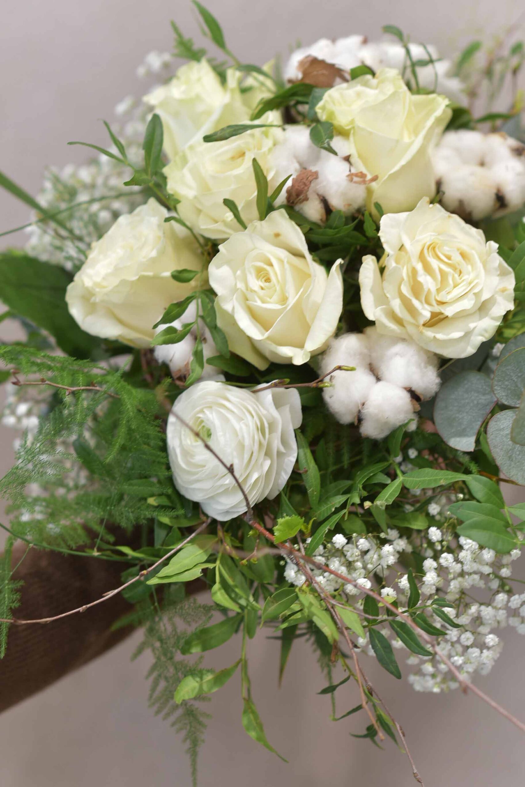 Bouquet de roses blanche et des fleurs de Coton – Image 6