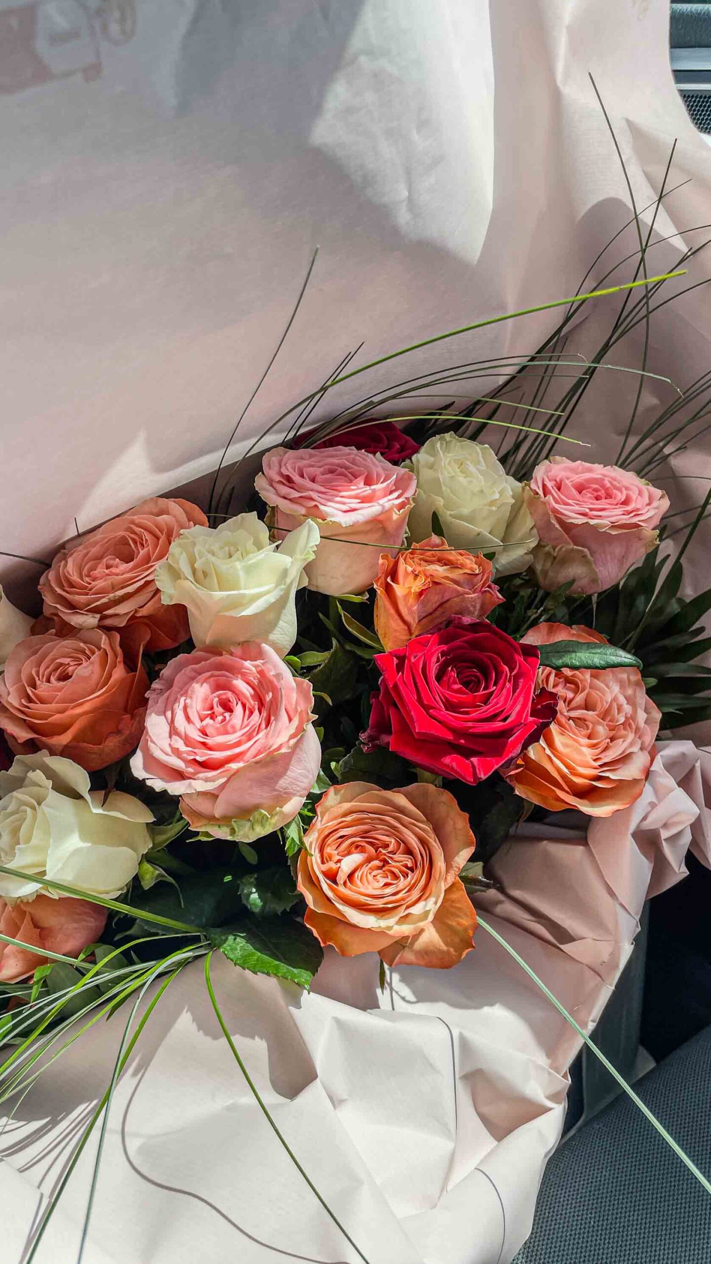 Le Bouquet de roses variées – Douceur et élégance – Image 3