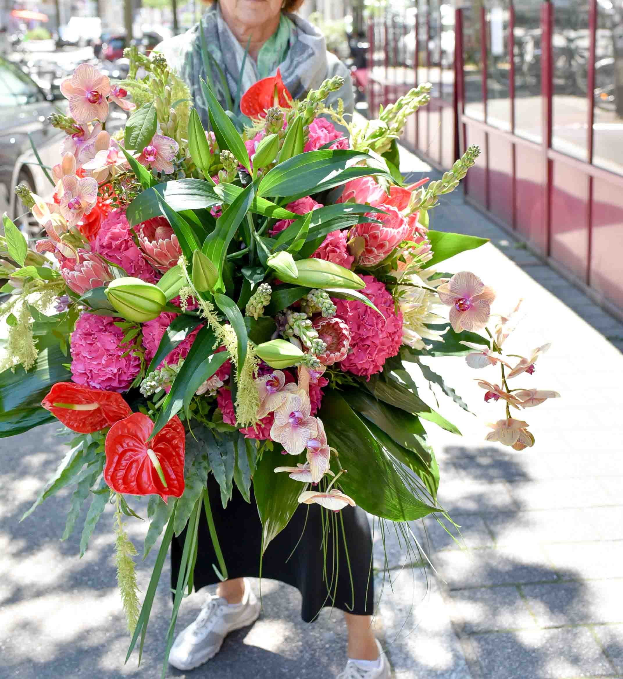 Le Bouquet Stylisé Géant – Création Florale Prestige